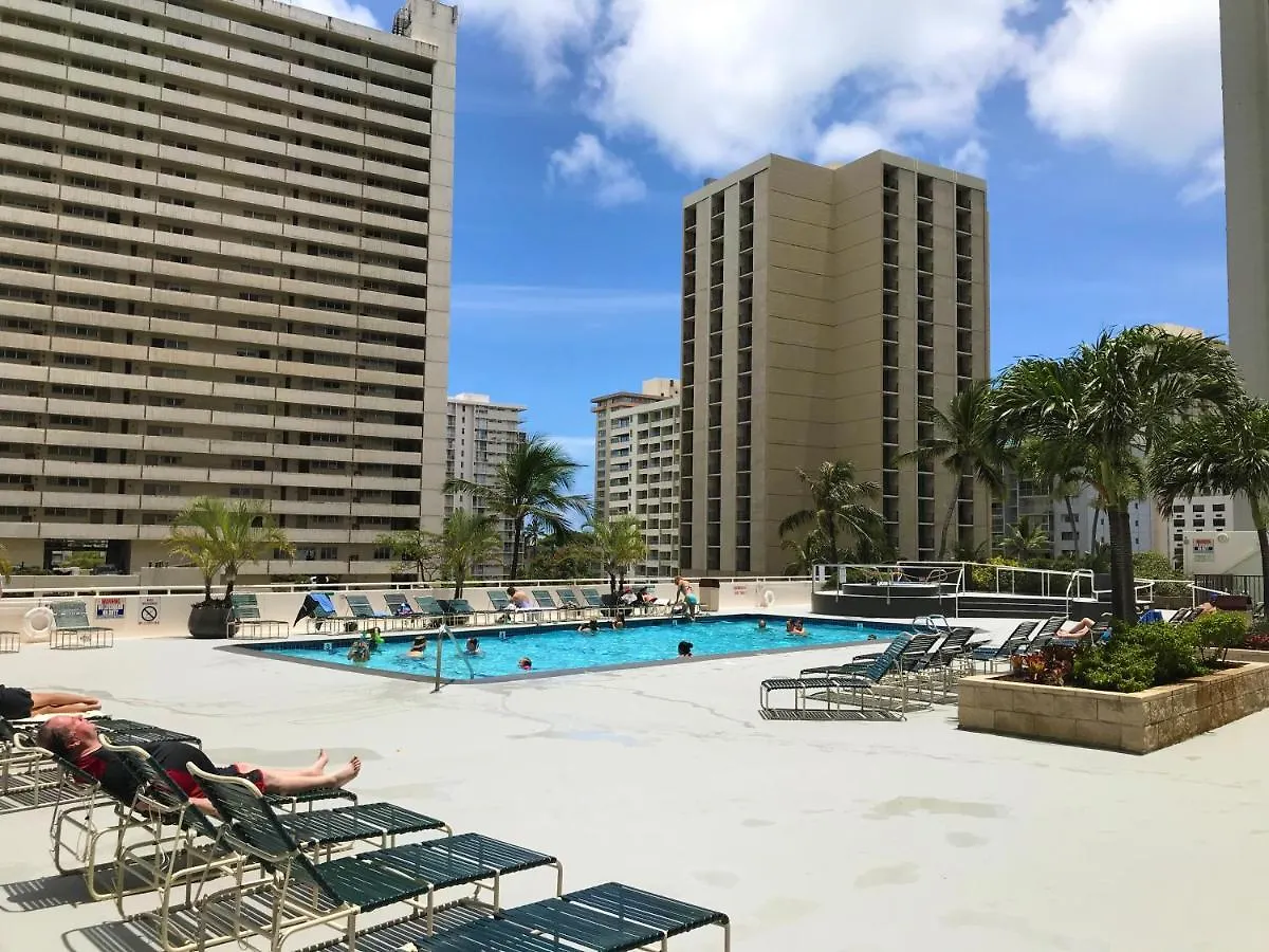Tropical Gem Near Waikiki Beach With Free Parking! Honolulu Apartment