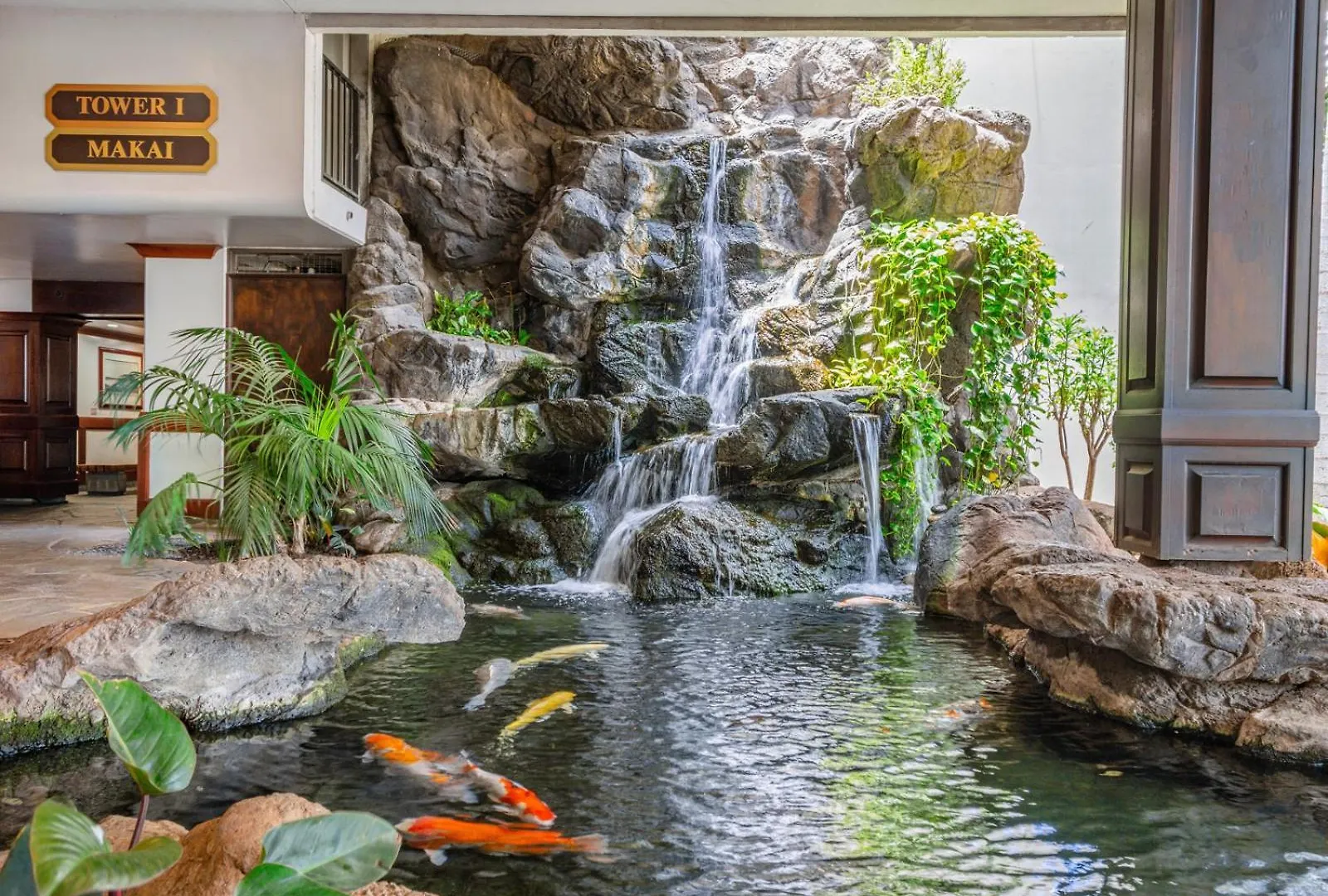 Lägenhet Tropical Gem Near Waikiki Beach With Free Parking! Honolulu
