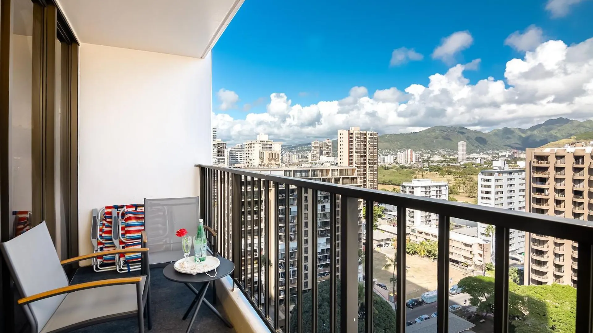 Lägenhet Tropical Gem Near Waikiki Beach With Free Parking! Honolulu USA