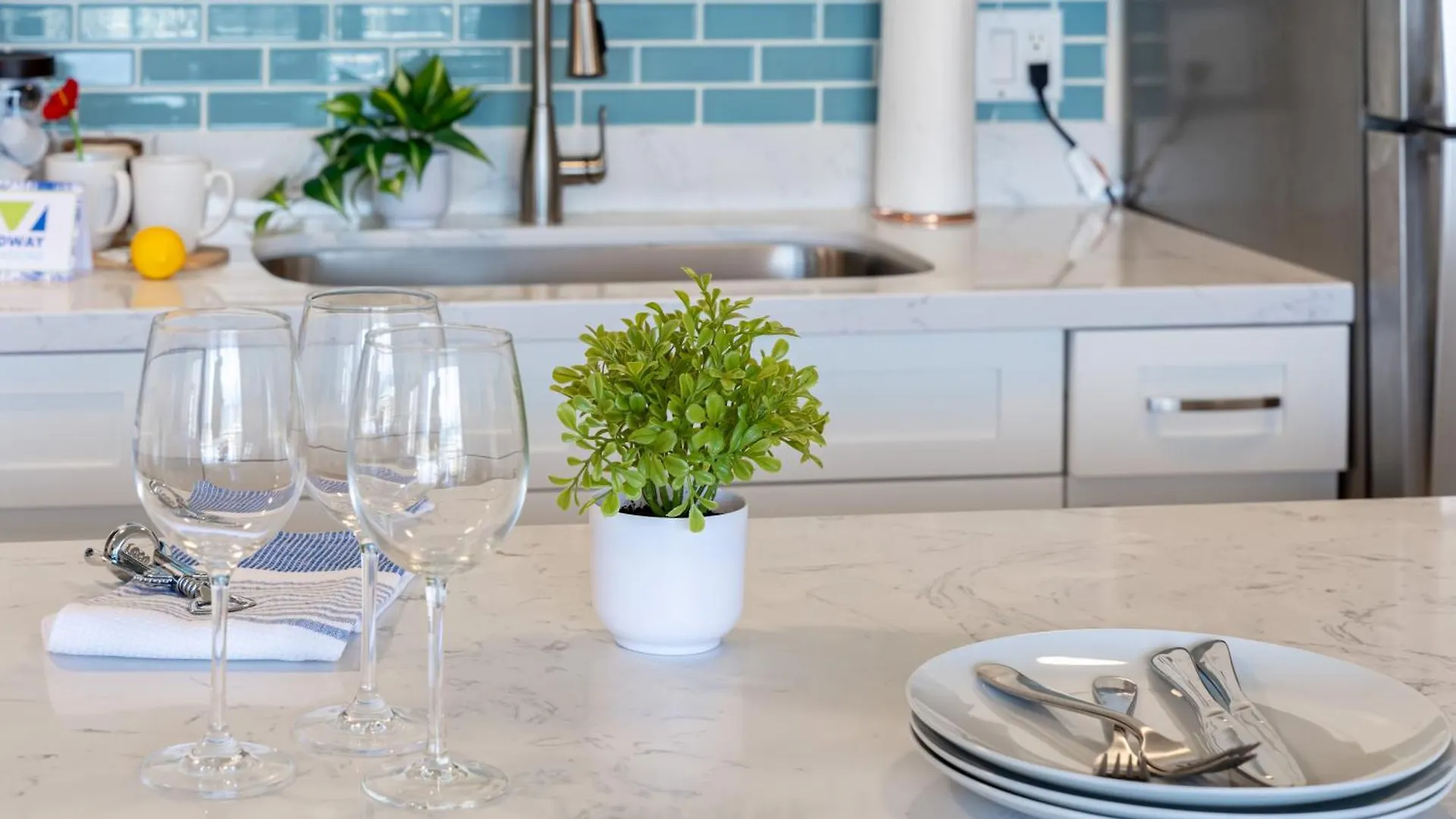 Tropical Gem Near Waikiki Beach With Free Parking! Honolulu