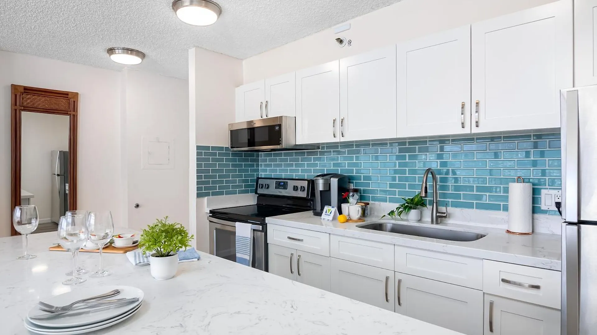 Tropical Gem Near Waikiki Beach With Free Parking! Honolulu Lägenhet
